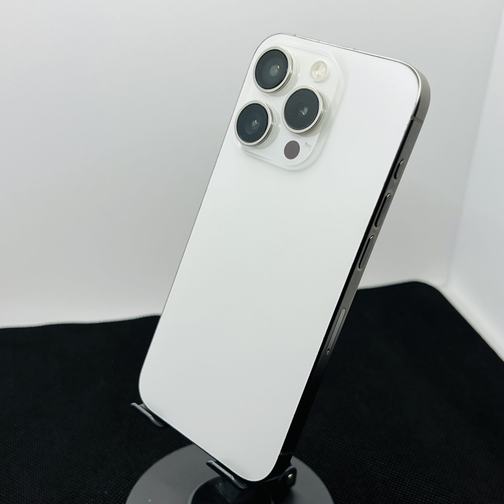 Apple iPhone 15 Pro 256GB White Titanium (Condition: Good) - Image 8