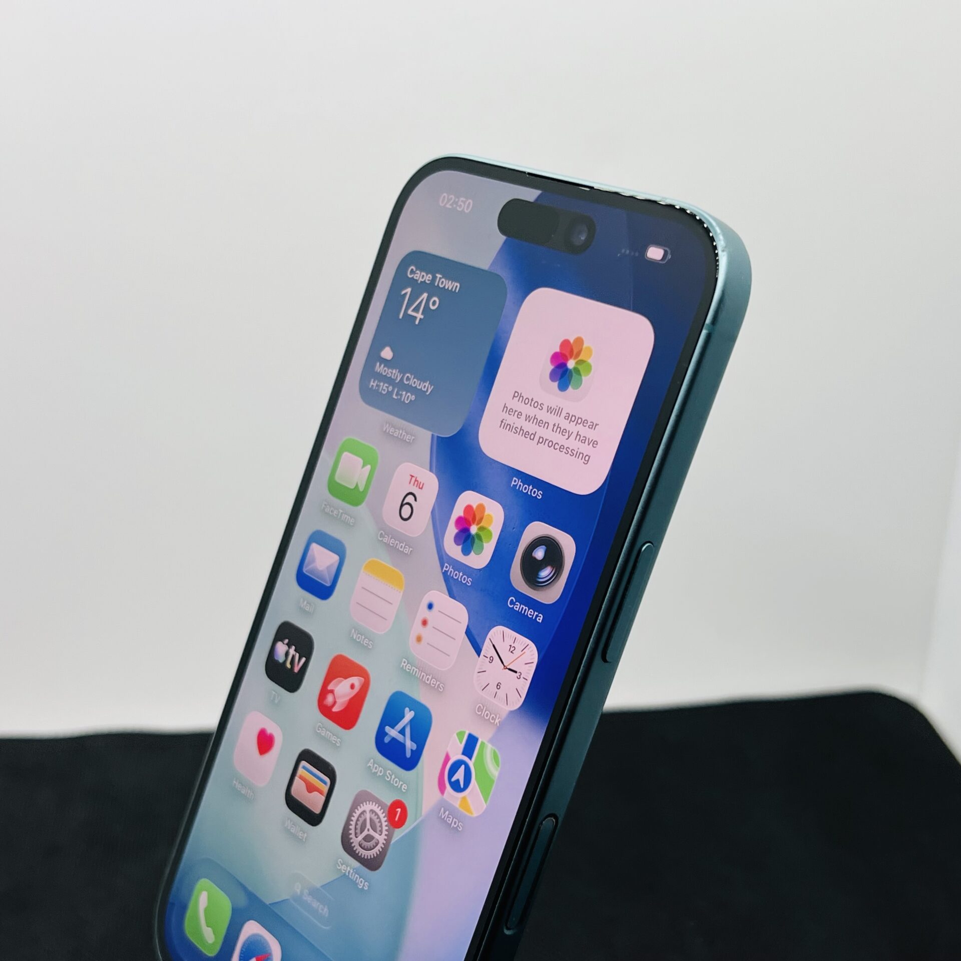 Apple iPhone 16 128GB Teal (Condition: Good) - Image 4