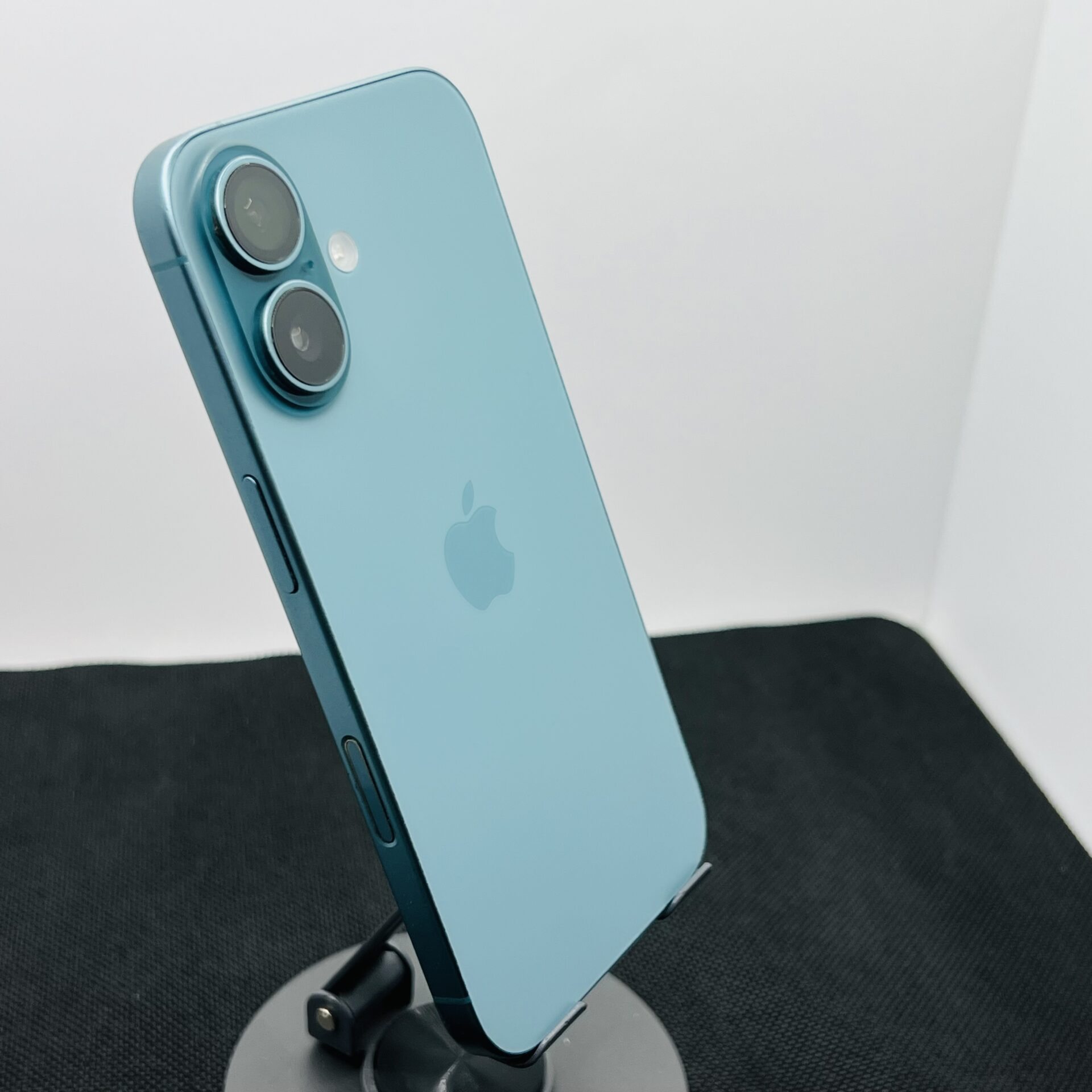 Apple iPhone 16 128GB Teal (Condition: Good) - Image 9