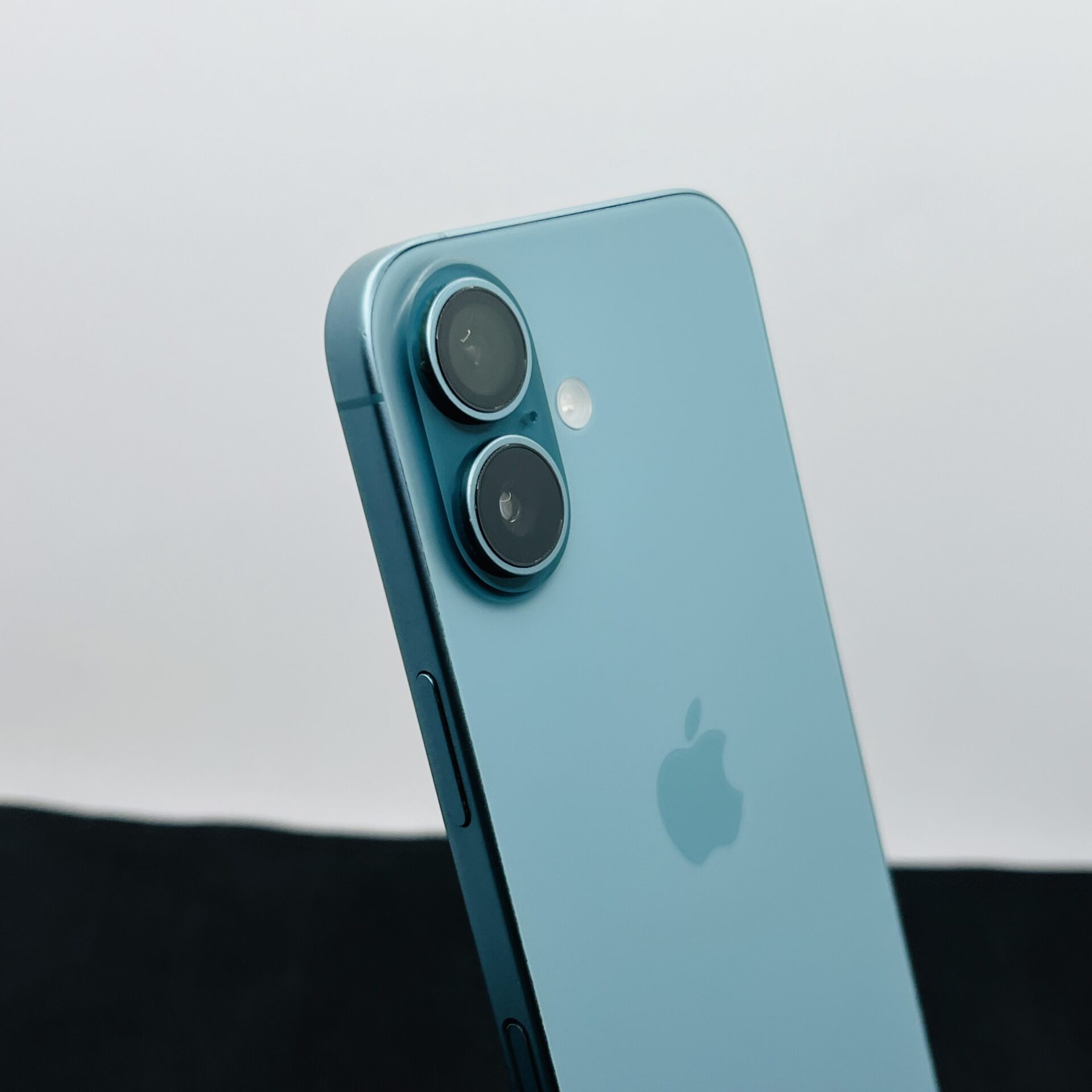 Apple iPhone 16 128GB Teal (Condition: Good) - Image 10
