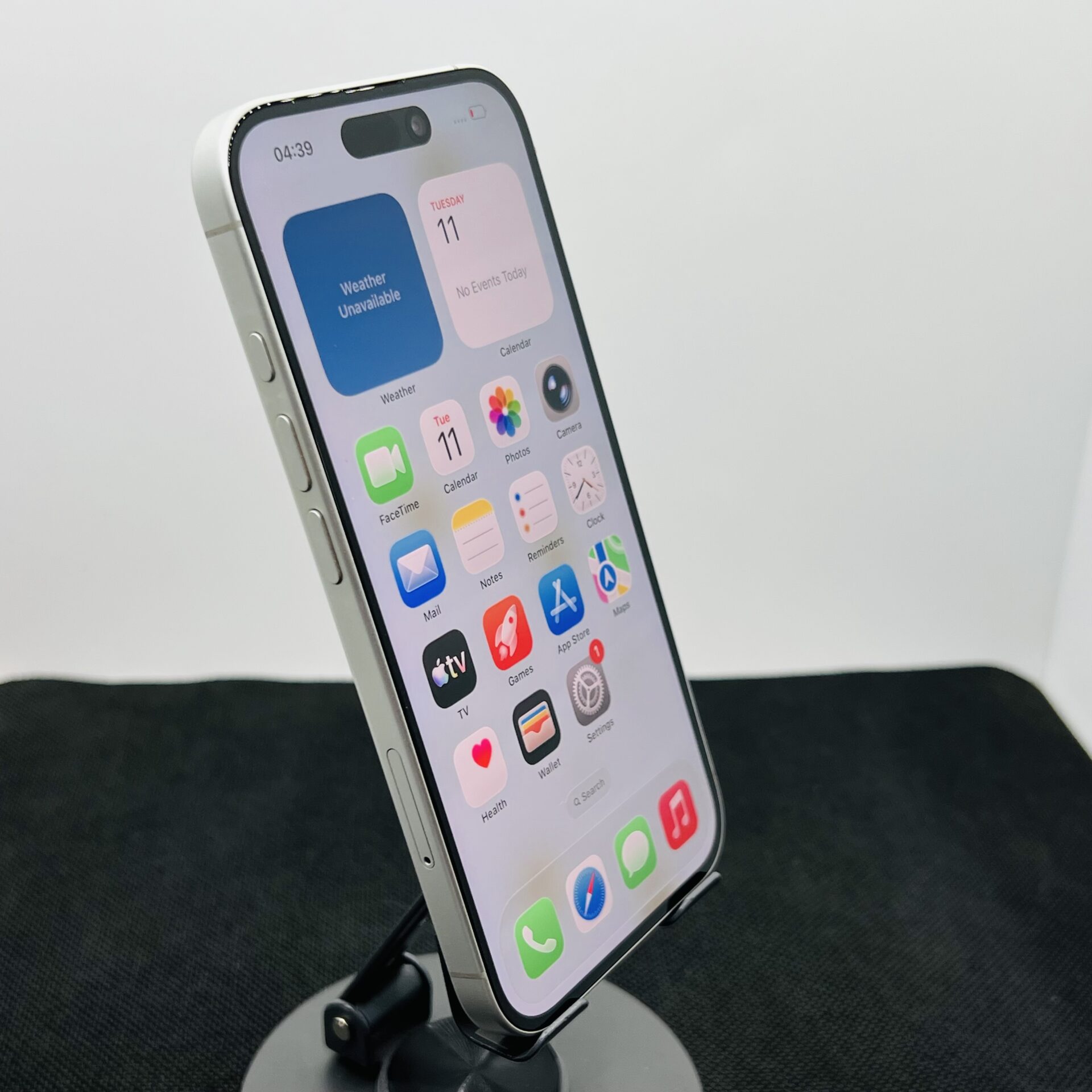 Apple iPhone 16 128GB White (Condition: Good) - Image 3