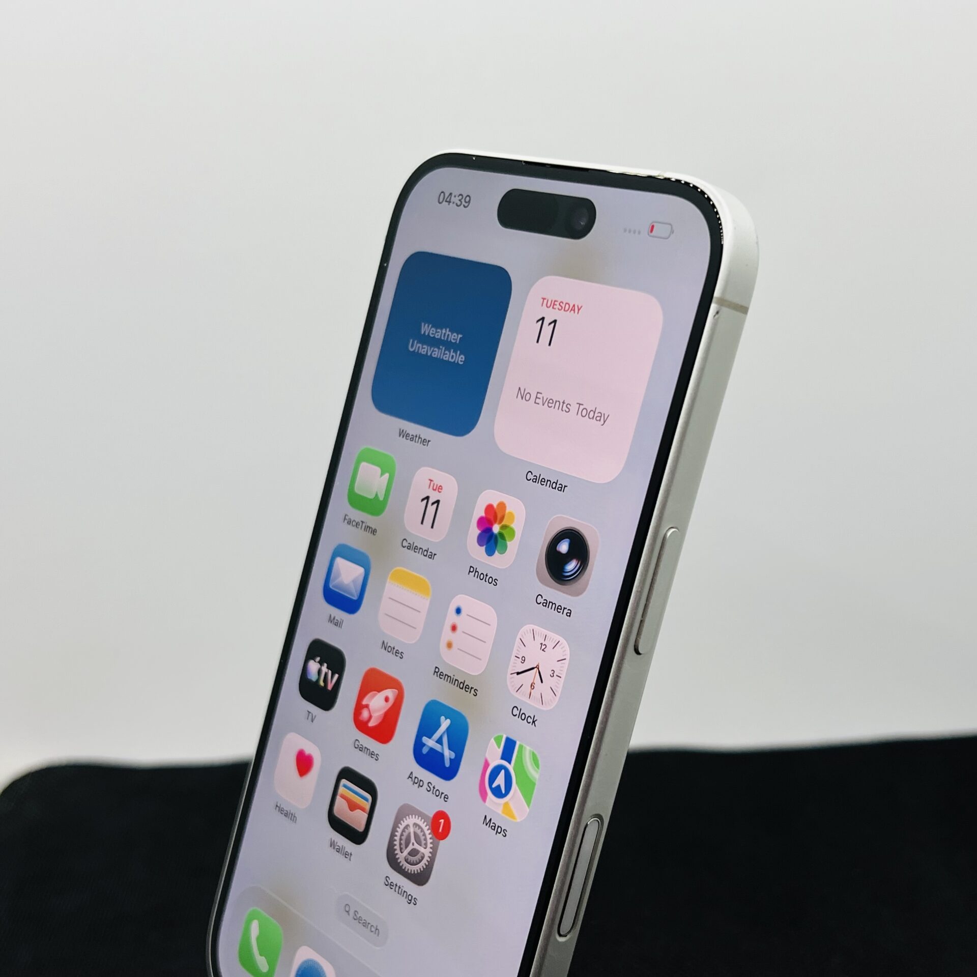 Apple iPhone 16 128GB White (Condition: Good) - Image 6