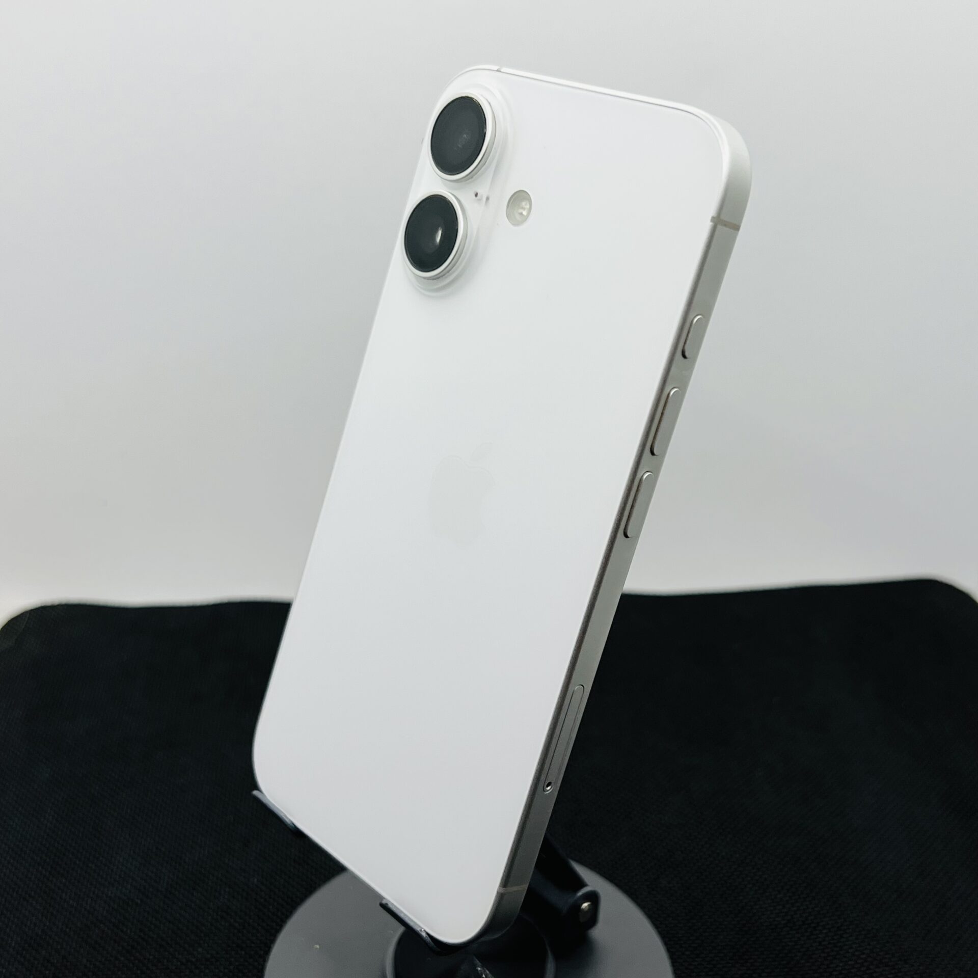 Apple iPhone 16 128GB White (Condition: Good) - Image 8