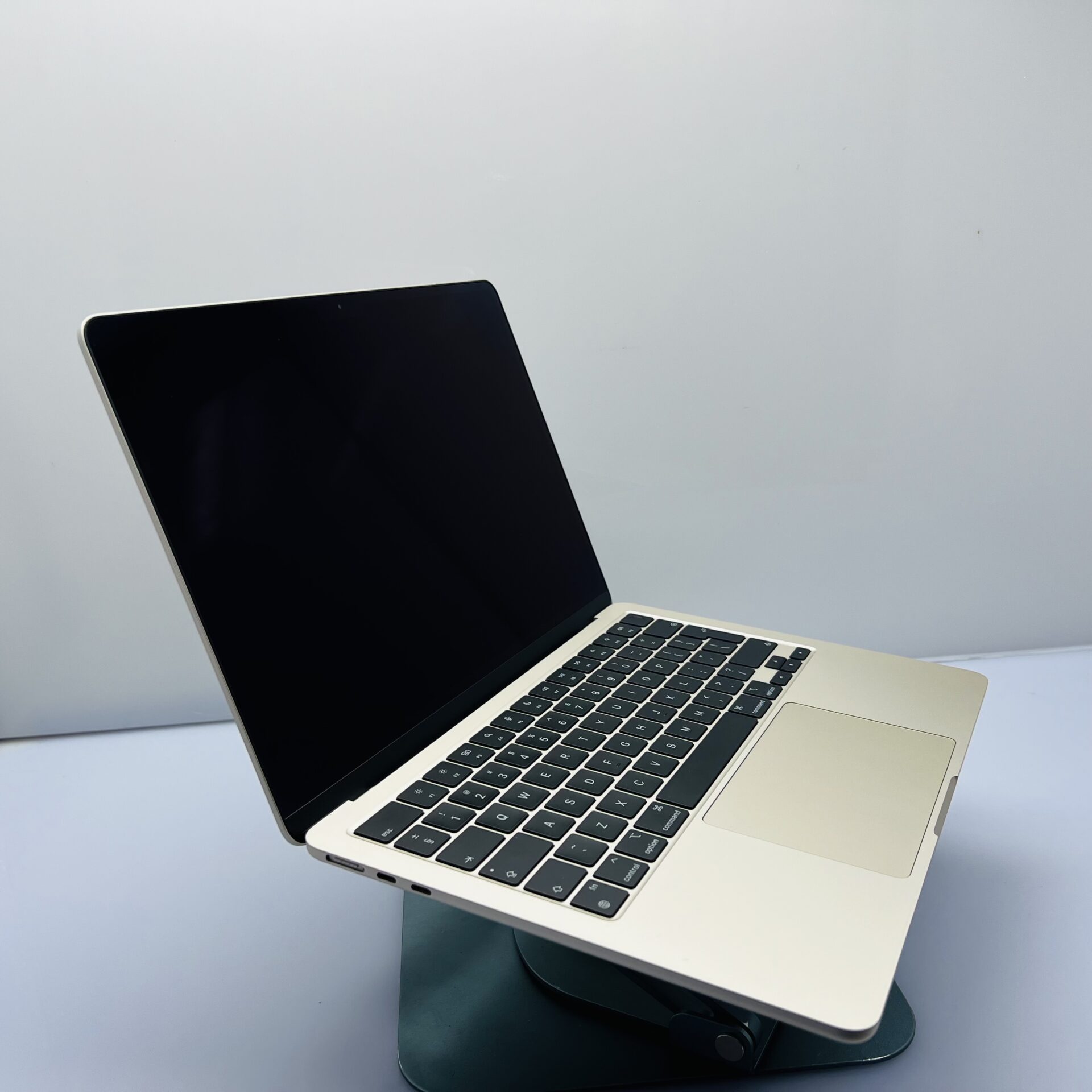 さるくん　MacBook Air Apple MacBook Air 13-inch “M2” 8 CPU/ 8 GPU (2022) 16GB RAM 256GB