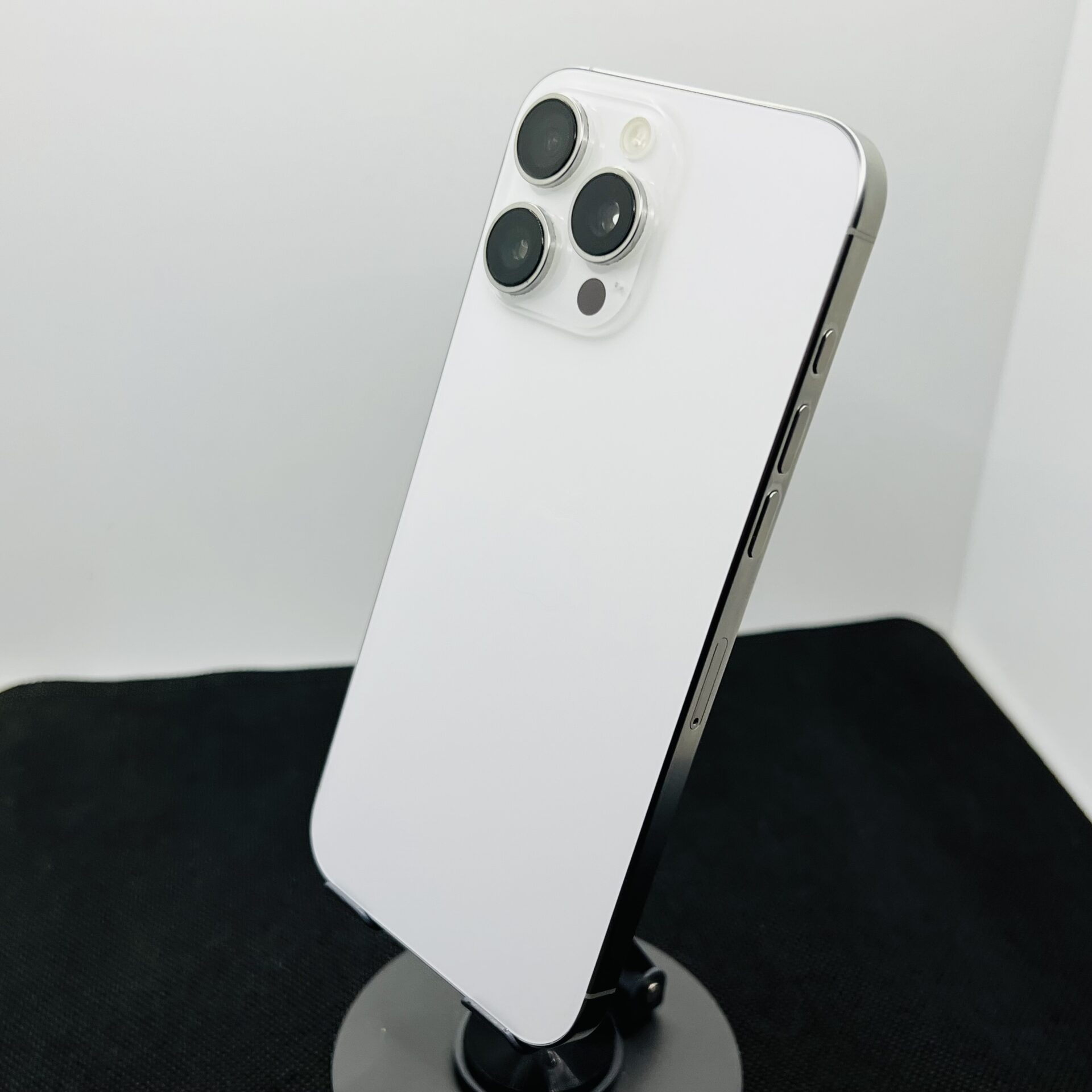 Apple iPhone 16 Pro Max 512GB White Titanium (Condition: Good) - Image 8