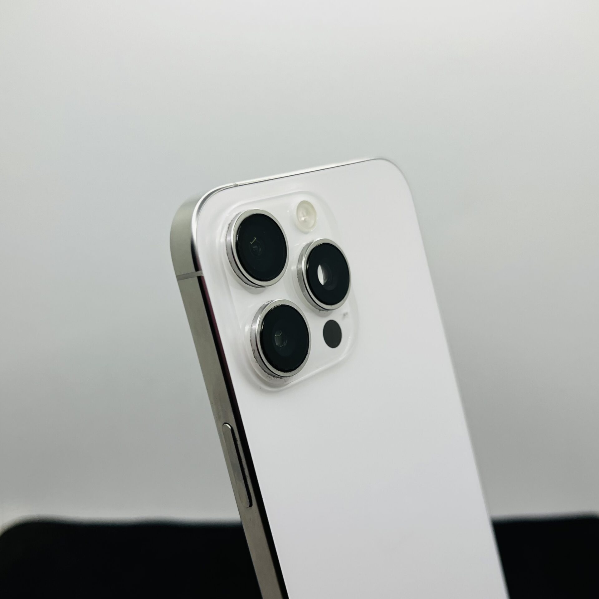 Apple iPhone 16 Pro Max 512GB White Titanium (Condition: Good) - Image 10