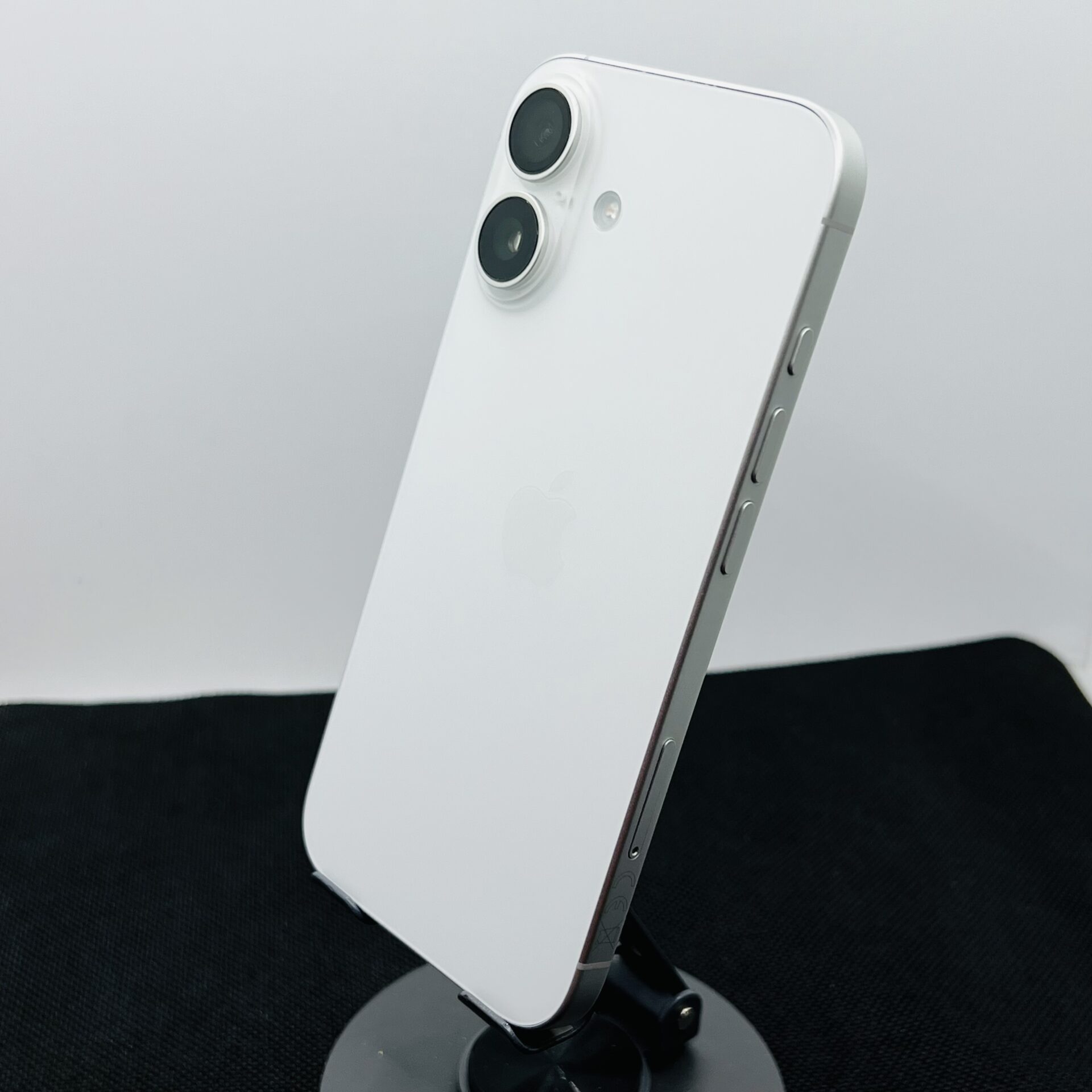 Apple iPhone 16 128GB White (Condition: Good) - Image 8