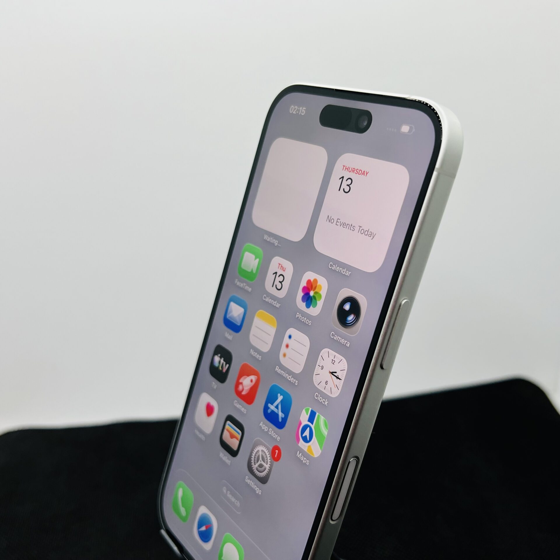 Apple iPhone 16 128GB White (Condition: Good) - Image 6