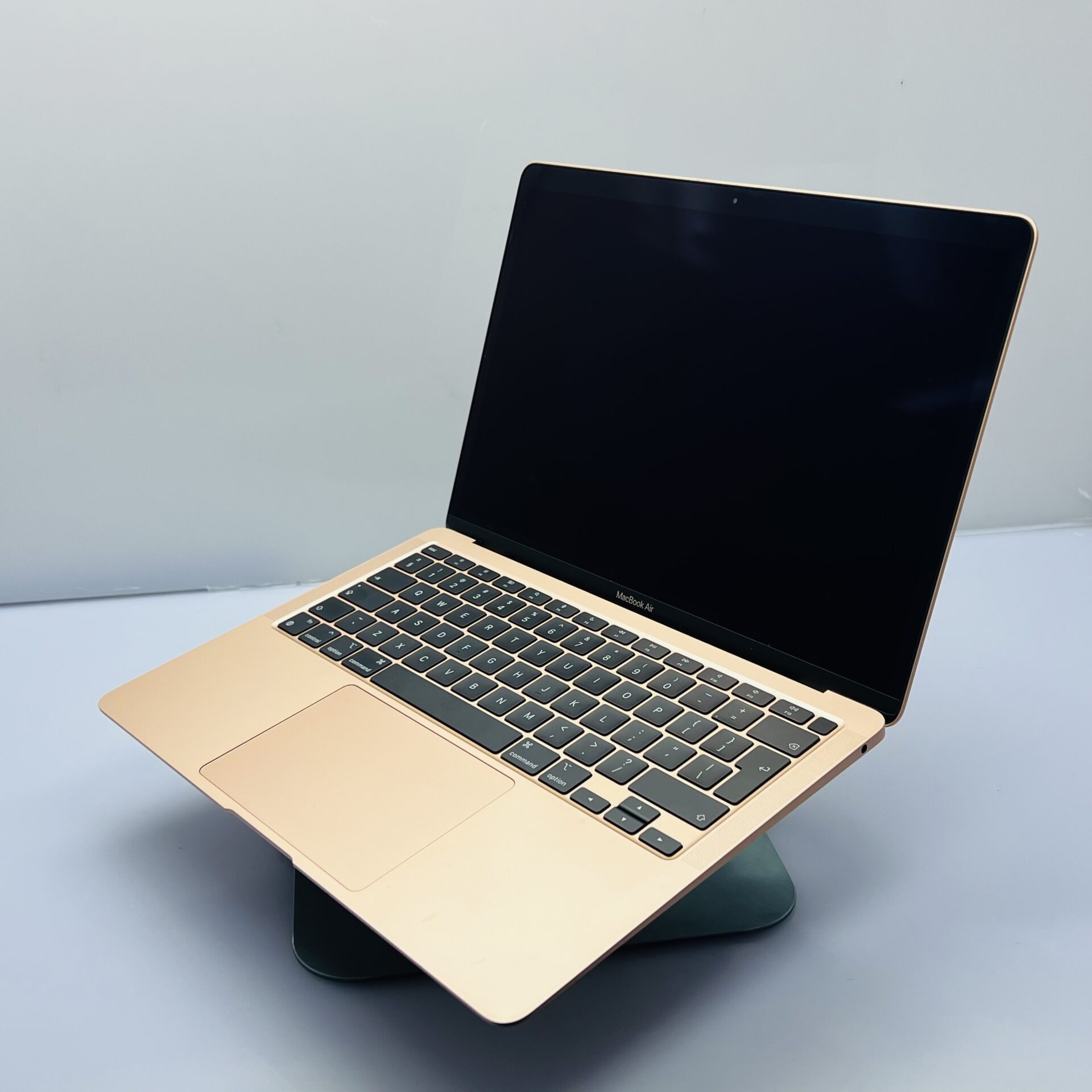 Apple MacBook Air 13-inch Apple “M1” (2020) 8 CPU/ 7 GPU 8GB RAM 256GB SSD Rose Gold (Condition: Good) - Image 6