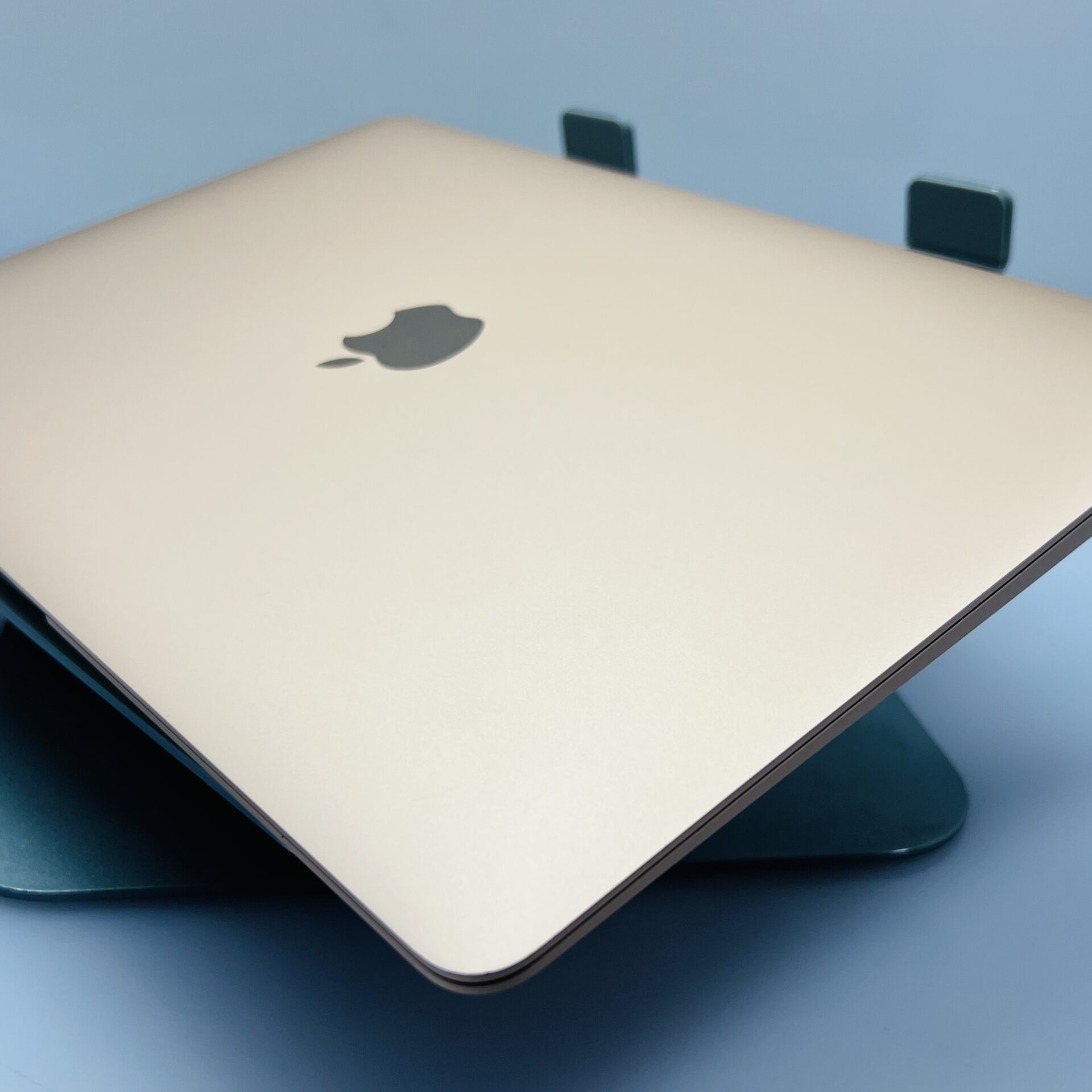 Apple MacBook Air 13-inch Apple “M1” (2020) 8 CPU/ 7 GPU 8GB RAM 256GB SSD Rose Gold (Condition: Good) - Image 8