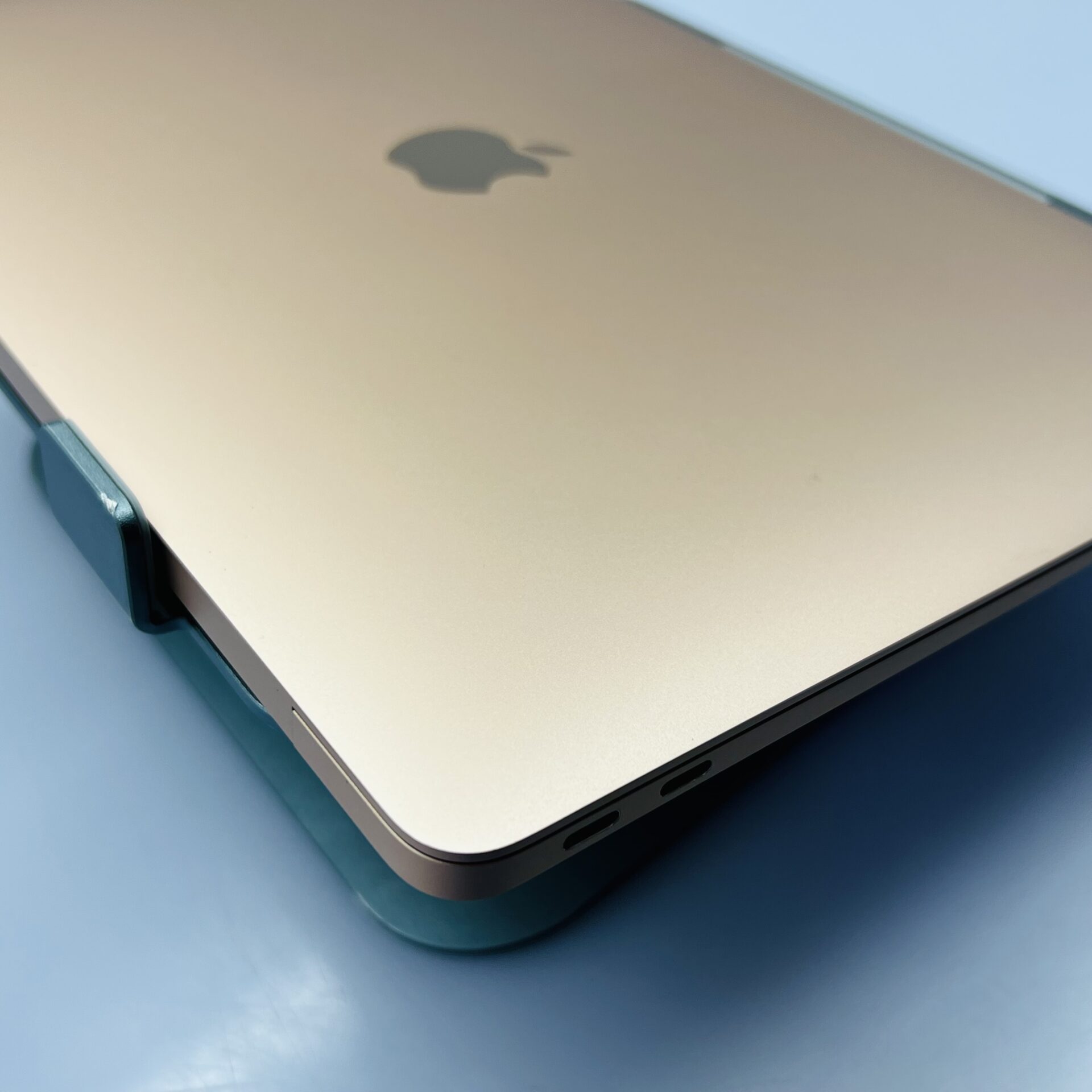 Apple MacBook Air 13-inch Apple “M1” (2020) 8 CPU/ 7 GPU 8GB RAM 256GB SSD Rose Gold (Condition: Good) - Image 10