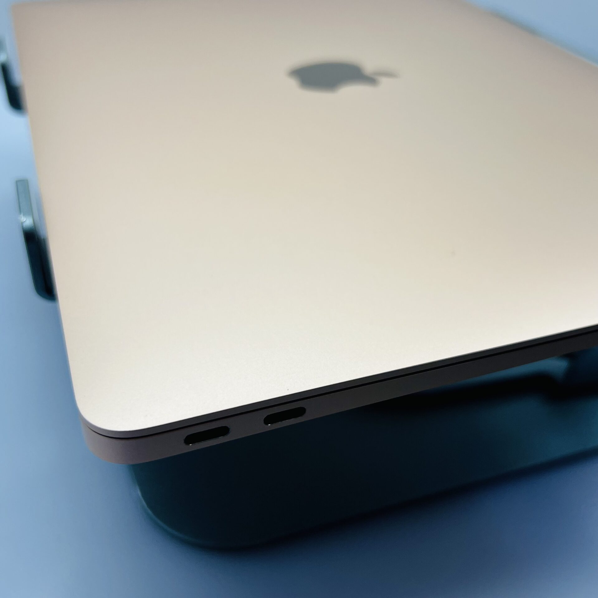 Apple MacBook Air 13-inch Apple “M1” (2020) 8 CPU/ 7 GPU 8GB RAM 256GB SSD Rose Gold (Condition: Good) - Image 12