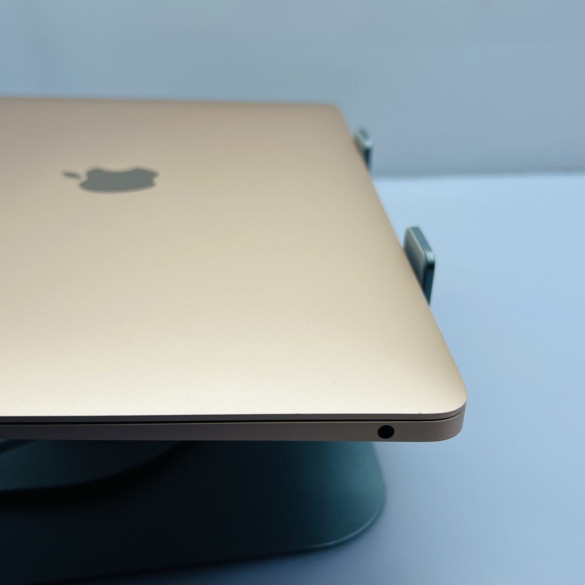 Apple MacBook Air 13-inch Apple “M1” (2020) 8 CPU/ 7 GPU 8GB RAM 256GB SSD Rose Gold (Condition: Good) - Image 13