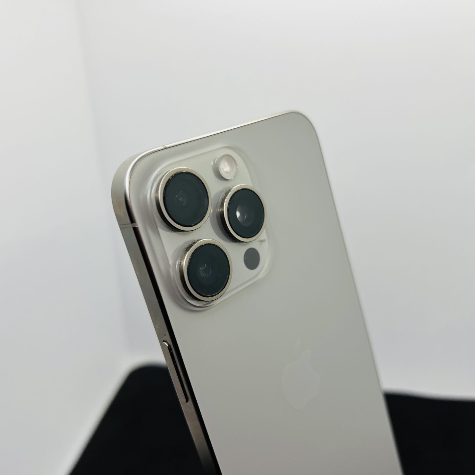 Apple iPhone 15 Pro Max 512GB Natural Titanium (Condition: Good) - Image 10
