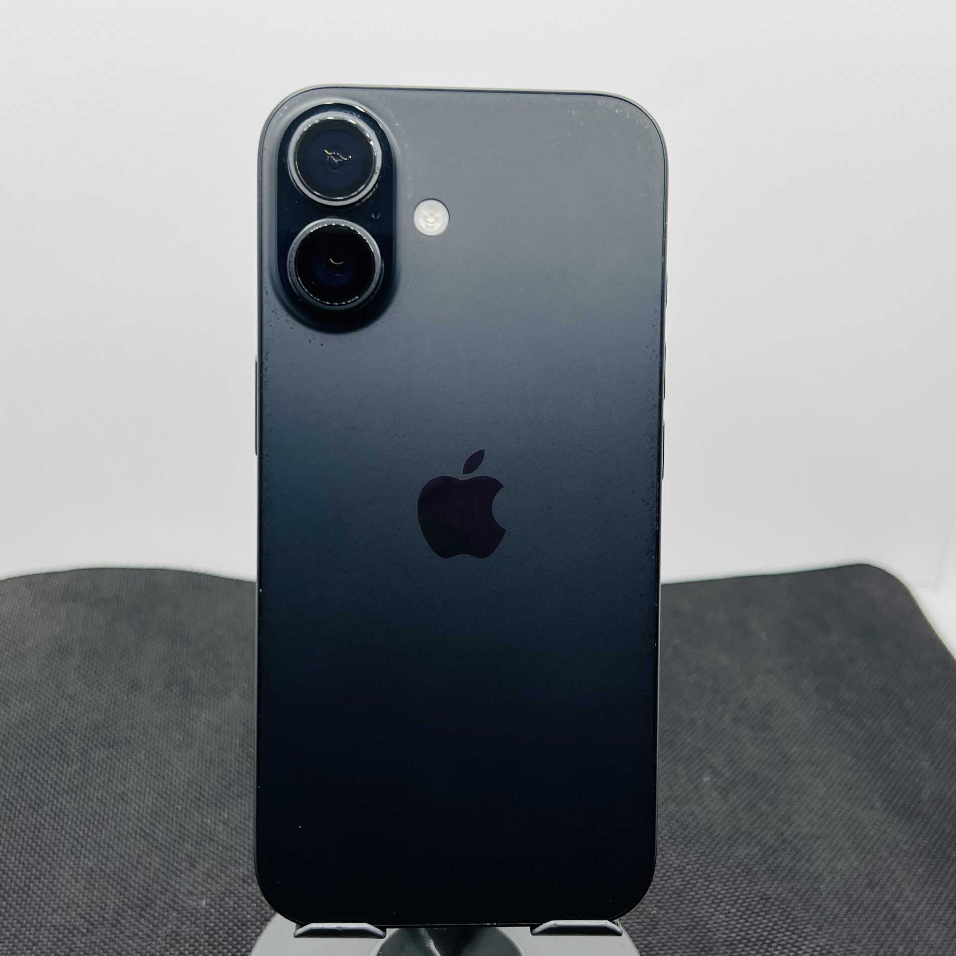Apple iPhone 16 128GB Black (Condition: Good) - Image 9