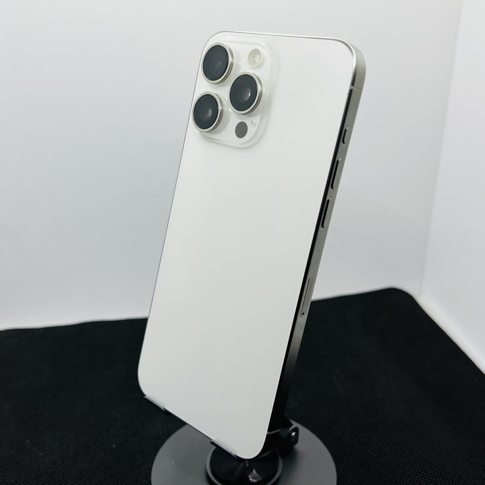 Apple iPhone 15 Pro Max 256GB White Titanium (Condition: Good) - Image 8